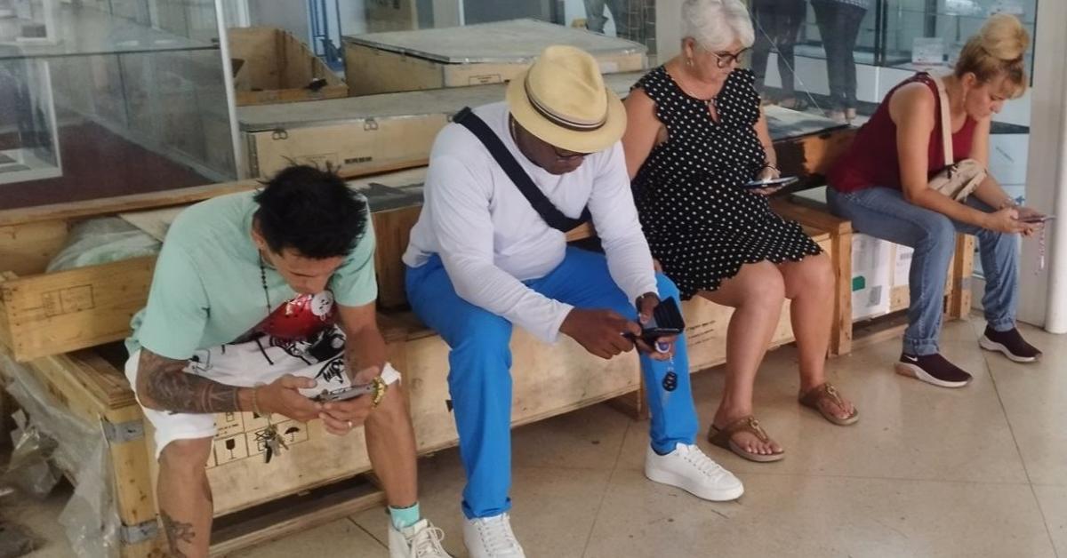 Custom and silences contacts: the incommunication left by Etecsa's 'tariff'