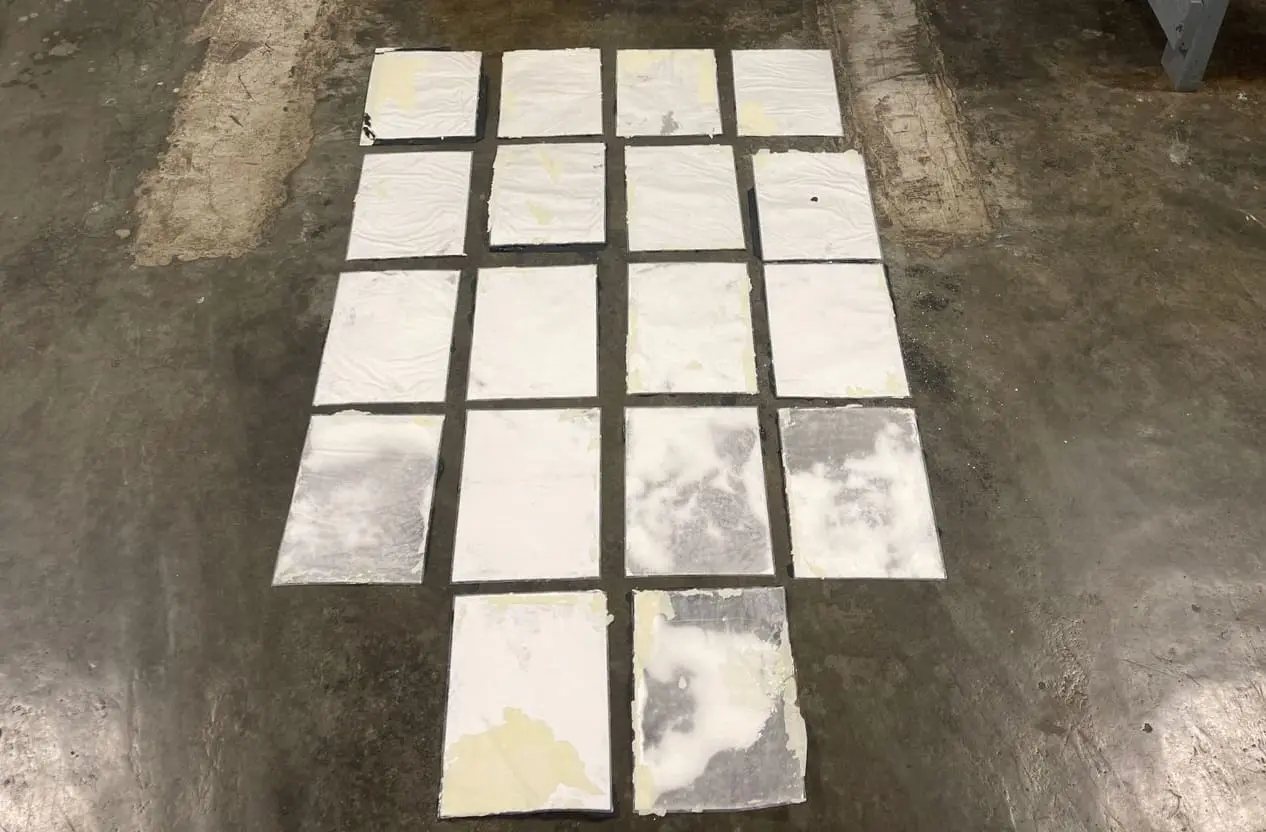 DNCD incauta 18 láminas de cocaína camufladas en cuadros de cartón