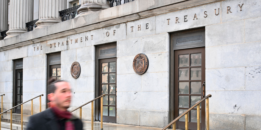 EU classifies the terrorist entity to the "Los Soles Cartel"supposedly linked to Maduro