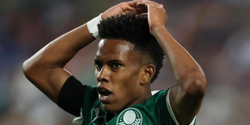 Estevao lies her to her team: tremendous goal!