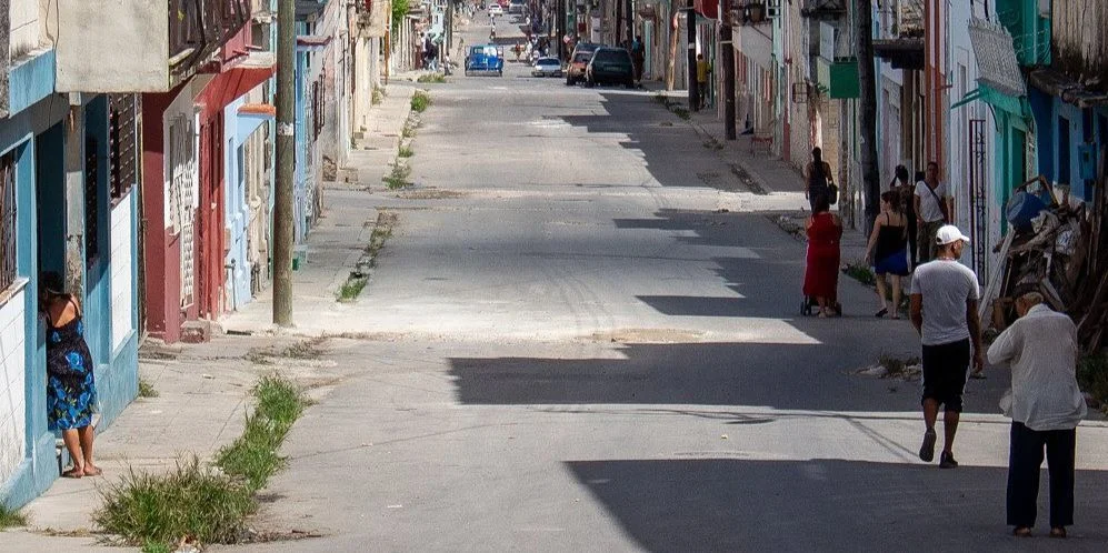 Una calle del barrio Luyanó, en el municipio habanero de Diez de Octubre