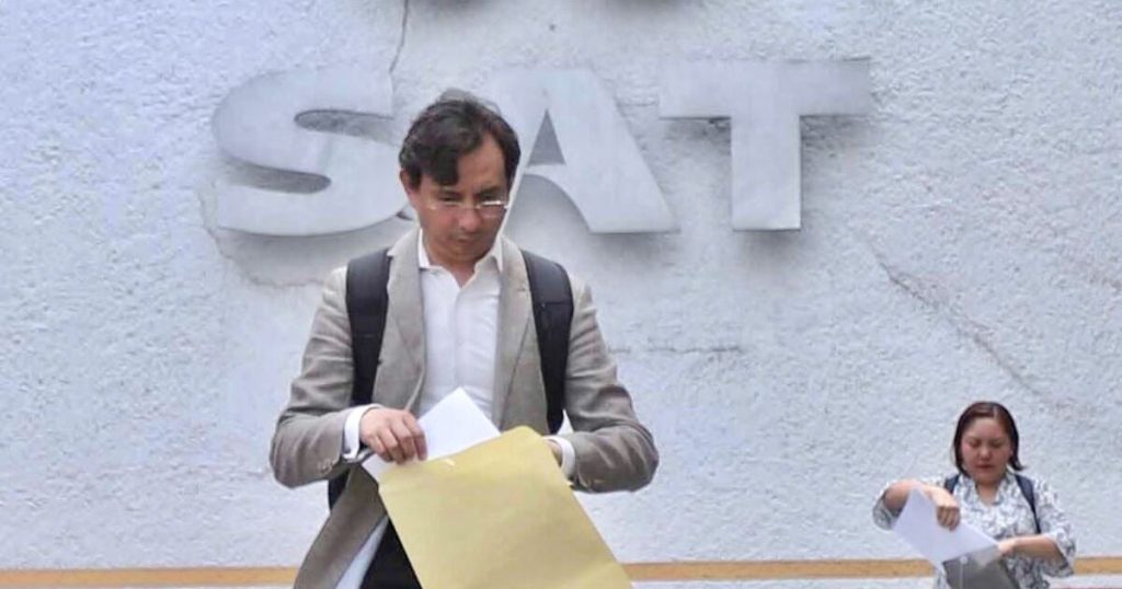 Finance bets on customs and debtors of the SAT to raise more in 2026