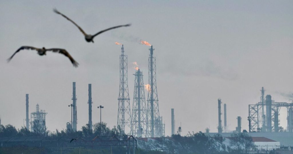 Finance will sell debt bonds to support Pemex