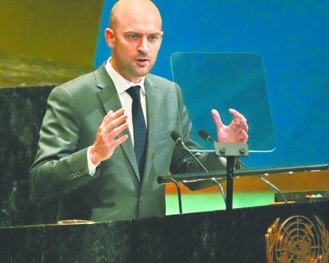 France: there is no alternative, two states