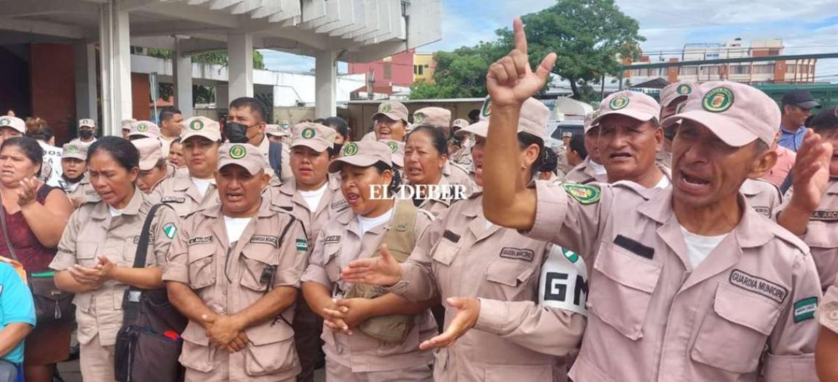 Gendarmes maintain indefinite strike and continue process for serious injuries