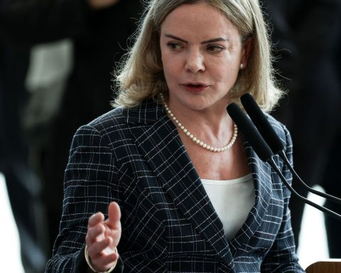 Gleisi says that US sanction Moraes has full repudiation of the government