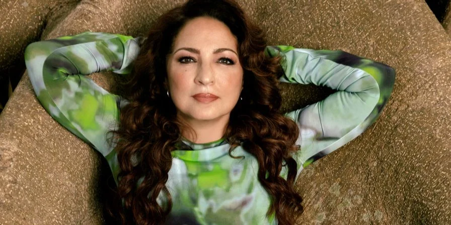 Gloria Estefan en un fotograma el videoclip desu tema 'Raíces'.