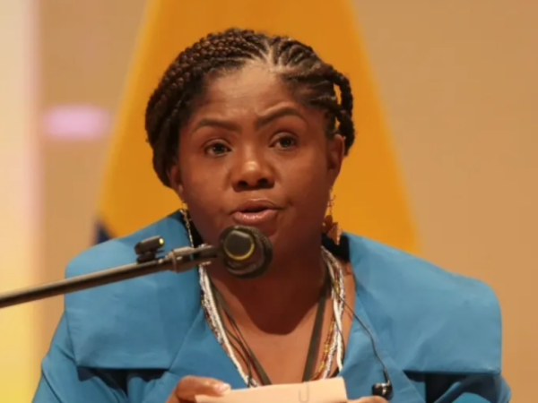 'He loves us in the photo, but not in decision making': France Márquez against Petro