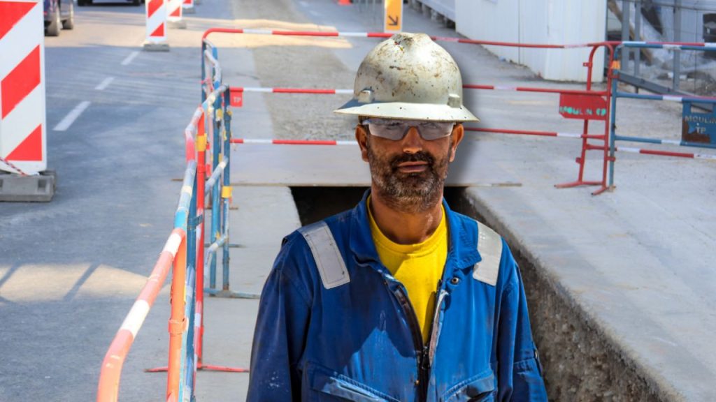 How to get a job in the Ministry of Public Works with salaries of up to $ 2.6 million