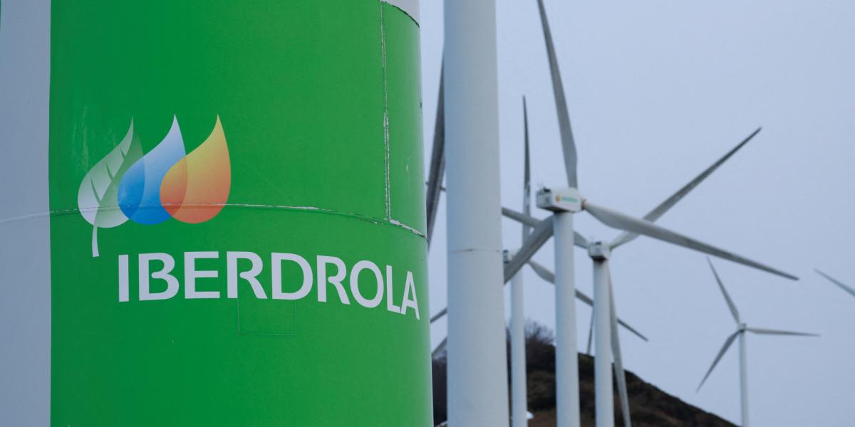 Iberdrola hires Barclays to sell 15 renewable energy plants in Mexico
