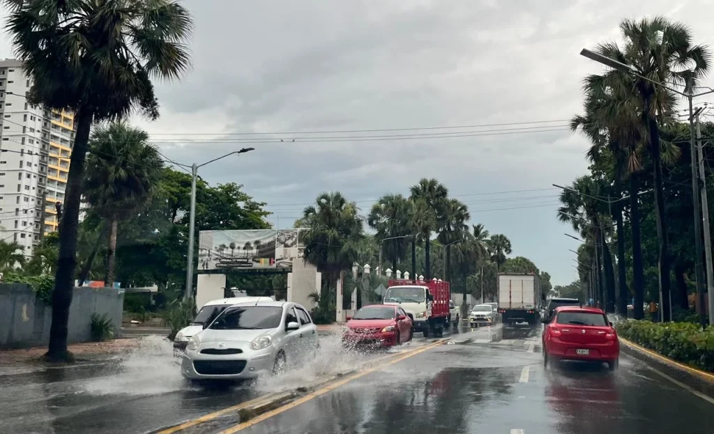 Algunas de las principales avenidas del país han estado inundadas por las lluvias. German Marte