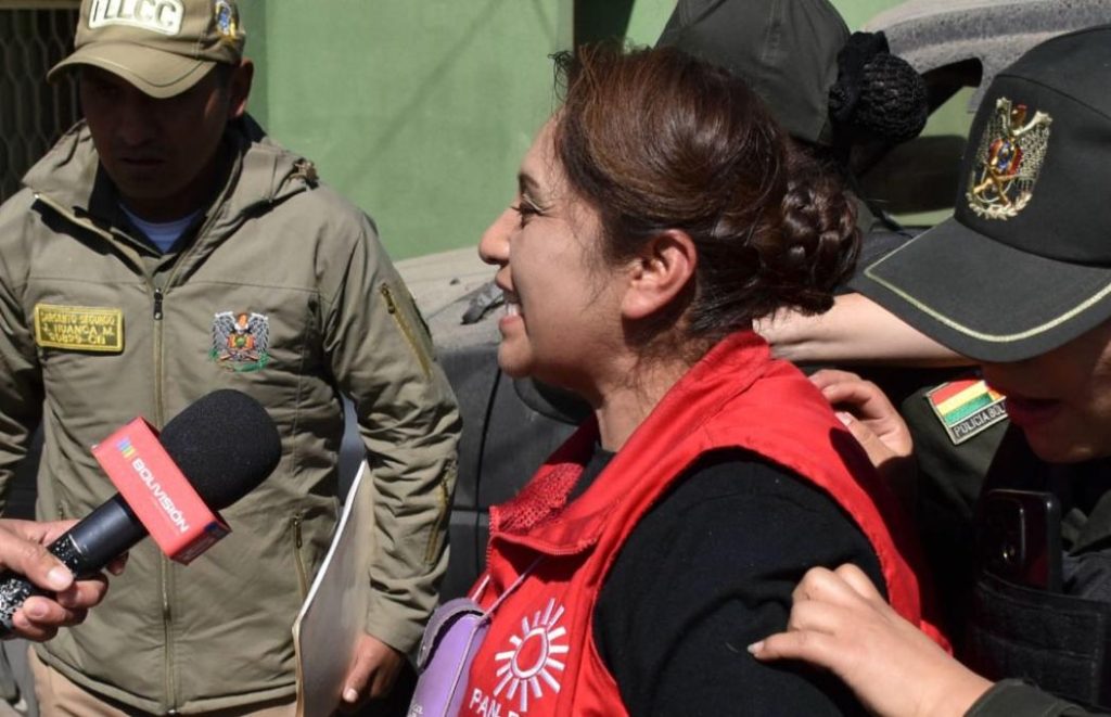 "It's an honor to enter jail!" Ruth Nina shouts in her entry to the San Sebastián prison
