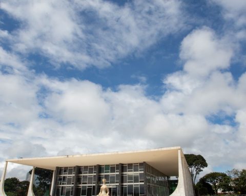 Lieutenant Colonel denies having received bag with money from Mauro Cid