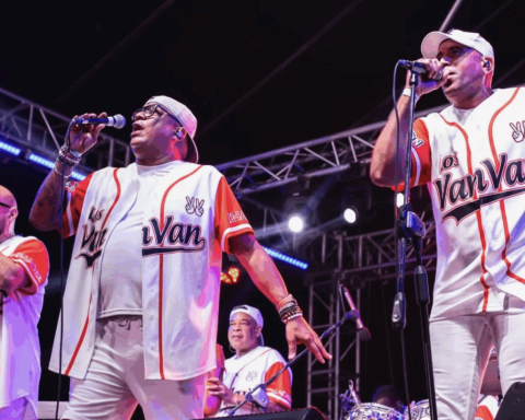 Los Van Van return to Yarini