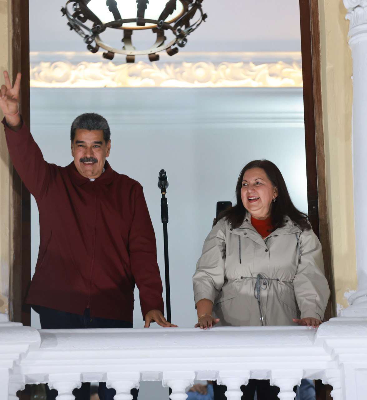 Maduro: The revolution went from 212 to 285 mayorships throughout the country