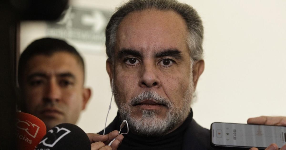 Minister Armando Benedetti defends law that regulates surveys in electoral times: "It is not a gag"