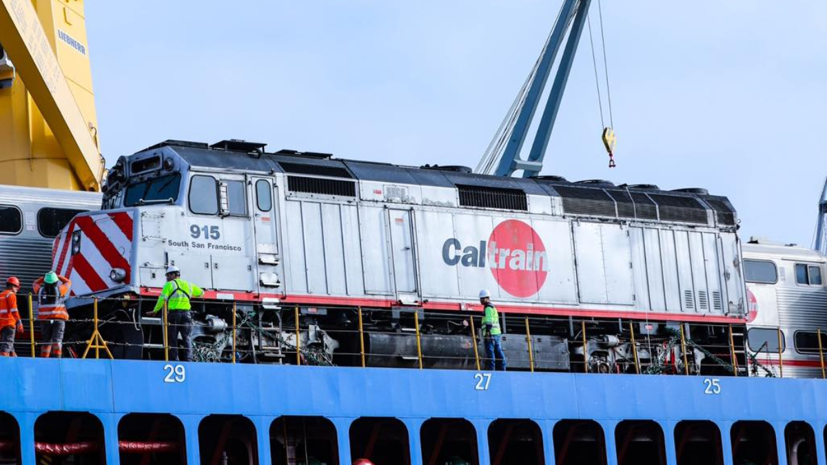 Municipality of Lima approves temporarily transferred trains donated to private companies