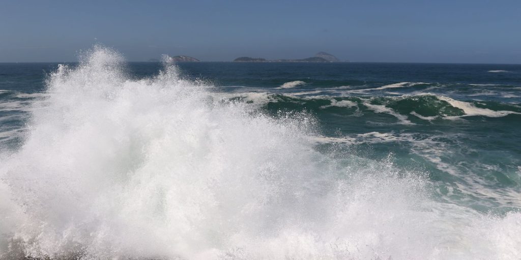 Navy keeps strong waves alert in Rio until Thursday