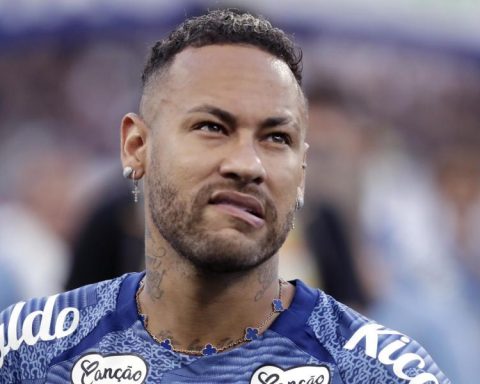 Neymar takes out all his artillery