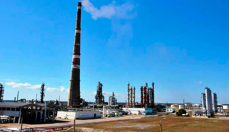 La refinería de Cienfuegos. Foto: PerlaVisión.