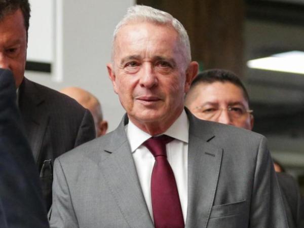 Opinions divided by two crimes opinions to former president Álvaro Uribe