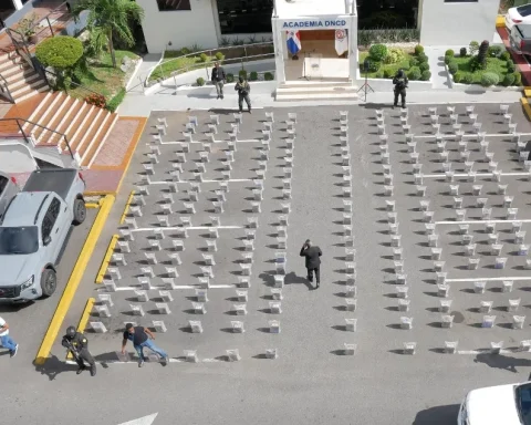 Persecution of twelve hours preceded confiscation 1,536 cocaine packages