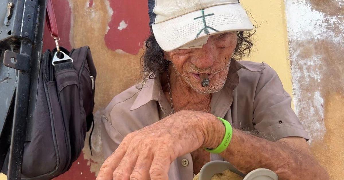 Poverty prints without costume in the streets of Havana