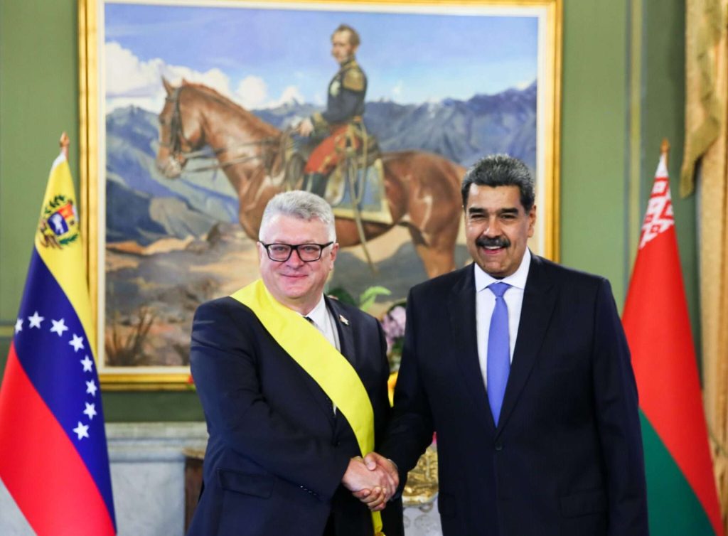 President Maduro Decoras Ambassadors from Belarús and Lebanon