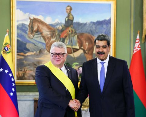 President Maduro Decoras Ambassadors from Belarús and Lebanon