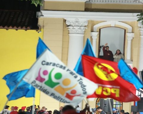 Revolutionary forces consolidate 285 mayorships irreversibly