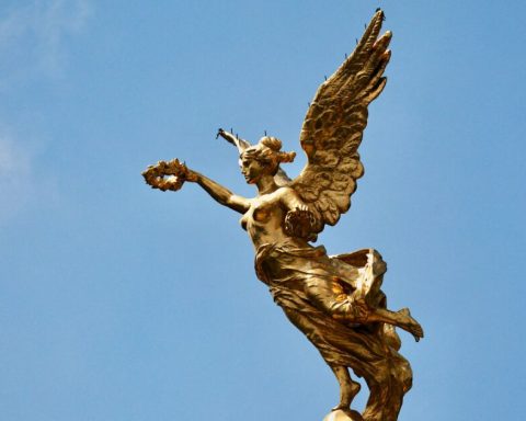 The competitive paradox of Mexico: solid economy, fragile institutions