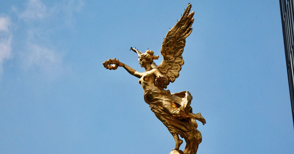 The competitive paradox of Mexico: solid economy, fragile institutions