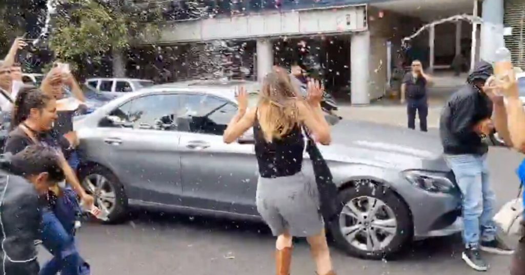 They aggist "racist" when leaving audience on CDMX; lost to the bag