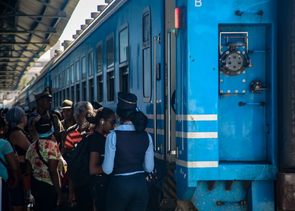 They delay trains out of Havana to "minimize affectations to the population"