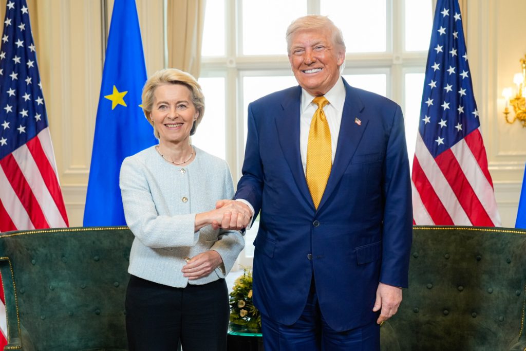 Trump sets to 15 % tariffs for the European Union in "the largest agreement ever achieved"