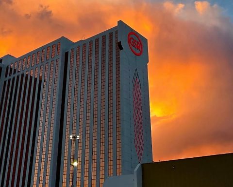 Two dead and three injured in shooting in front of a reindeer casino, Nevada