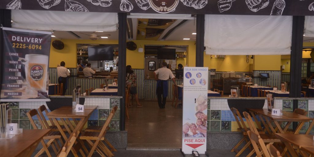 US tariffs can make food expensive in bars and restaurants