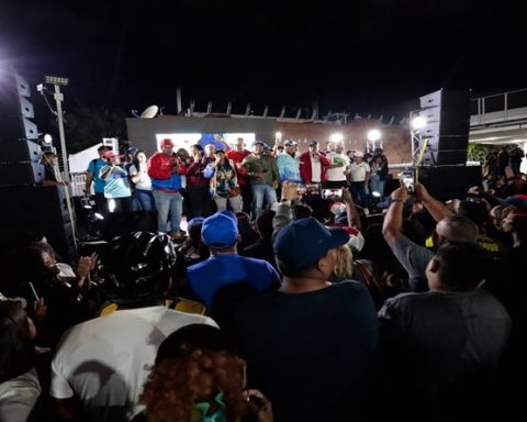 Pueblo celebra victoria abrumadora del PSUV en elecciones municipales