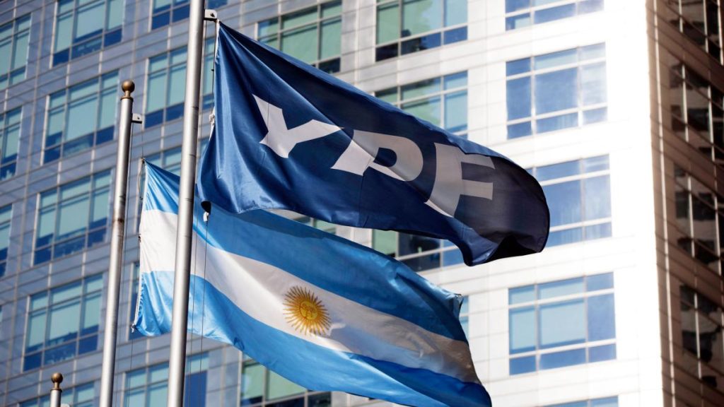 YPF case judge in the US orders Argentina to deliver chats and officials of officials