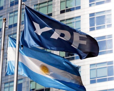 YPF case judge in the US orders Argentina to deliver chats and officials of officials