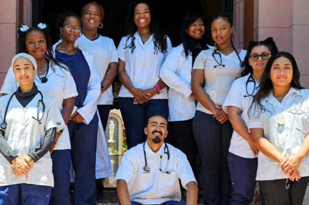 Young Americans graduate from doctors in Elam in Cuba
