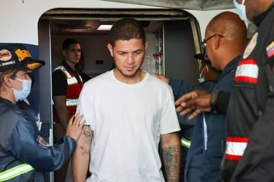 110 migrants arrived in the country deported from Texas: 102 men and eight women