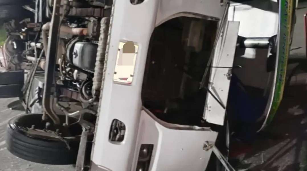 23 wounded left bus overturning in Portuguese