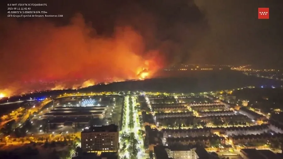 A deceased person and a thousand hectares razed in the fire of three songs: Madrid describes "a terrible speed"