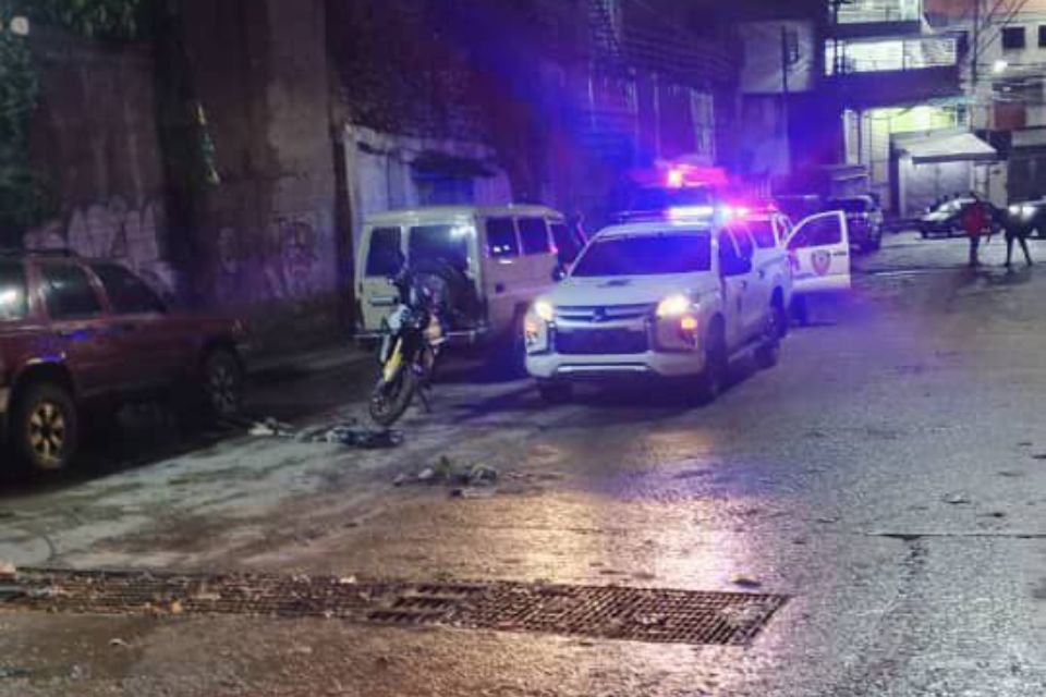 A deceased person and three houses affected, after rains in Caracas this #17ago