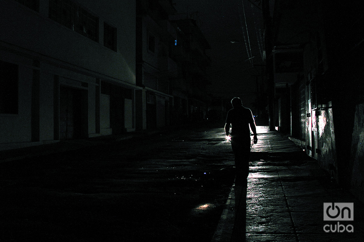 A fault leaves much of Havana and disconnects several generating plants