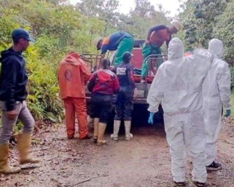 A woman's body rescue from a ravine