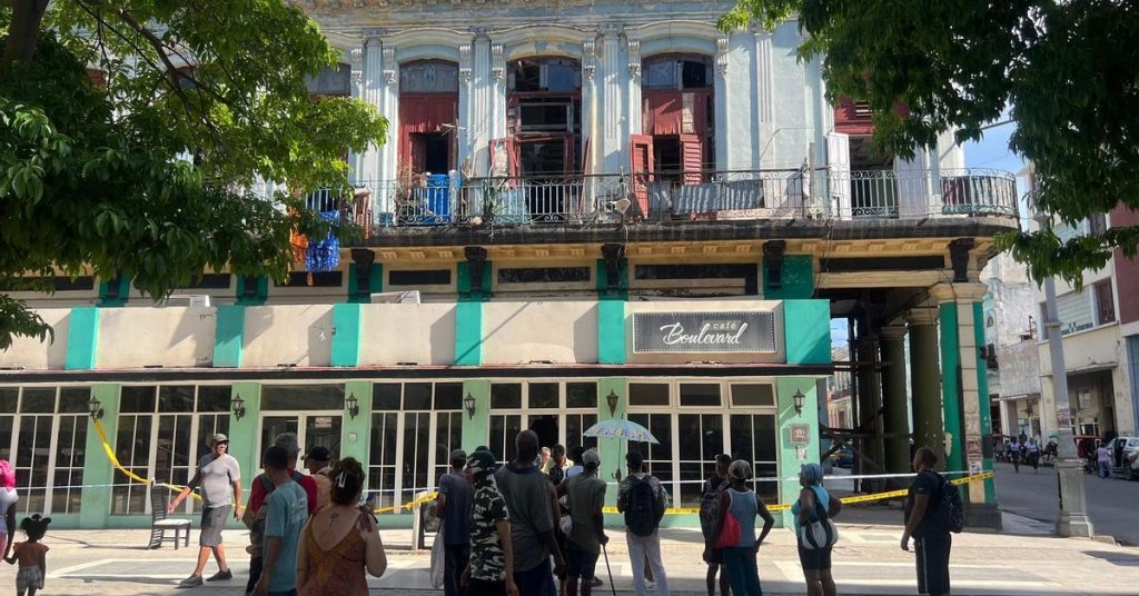 A worker of a cafeteria dates in a collapse in Centro Habana