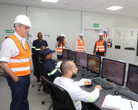 Abinader se disculpa y garantiza soluciones a los apagones