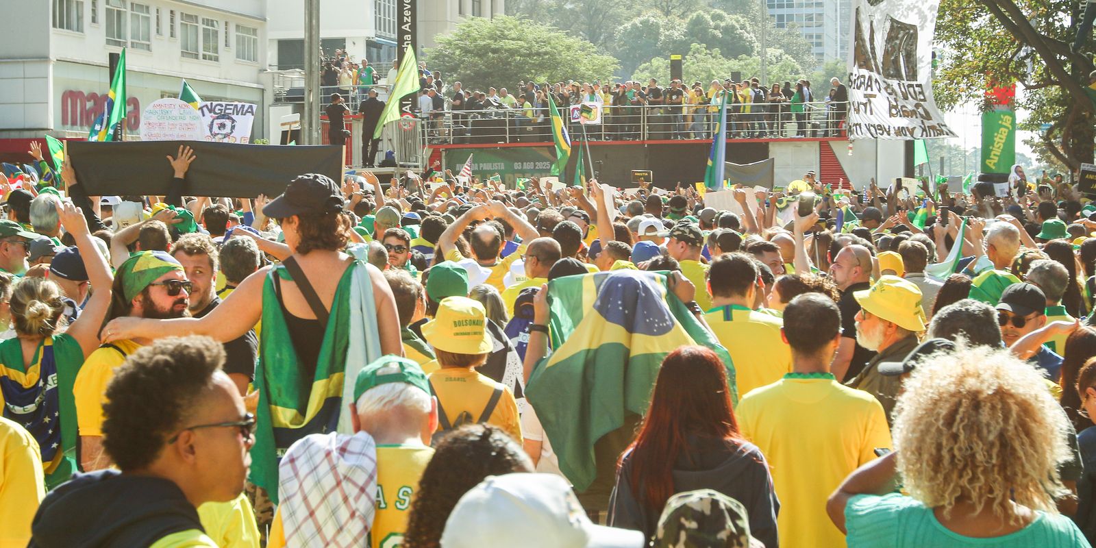 Act in Sao Paulo asks Bolsonaro amnesty and exalts Trump